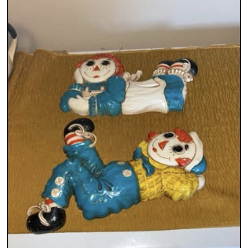 1977 Homco Raggedy Ann & Andy plastic wall hangings